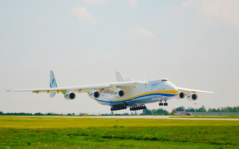 Biggest airplane in the World AN-225 