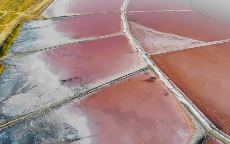 Pink Lake, Sandy Desert and Zebras feeding / 2-days Combo guided tour-0